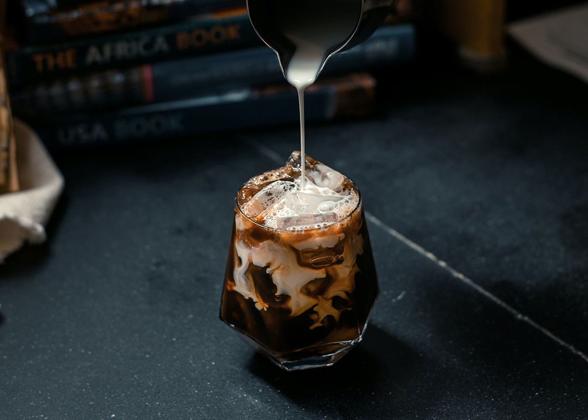 A barista's guide on how to make iced coffee from hot coffee