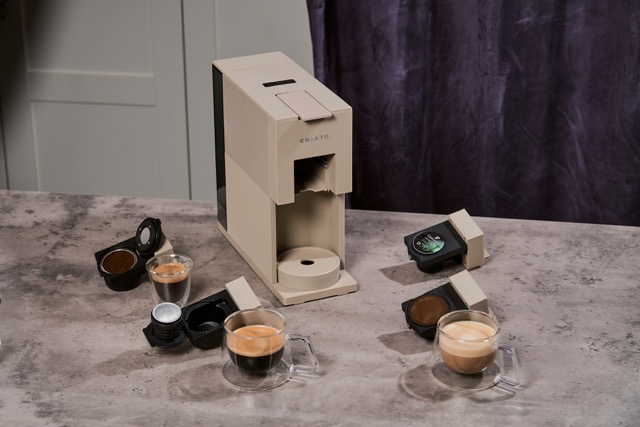Multi-pod coffee machine with various pods